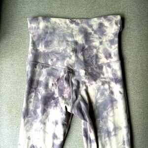 Lululemon size 4 purple criss cross waist leggings